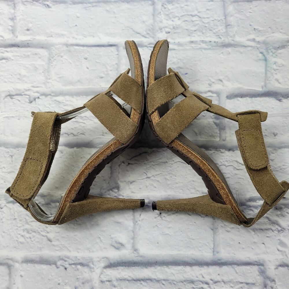 Pedro Garcia Olive Green Suede T-Strap Heeled Sandals - Picture 3 of 16